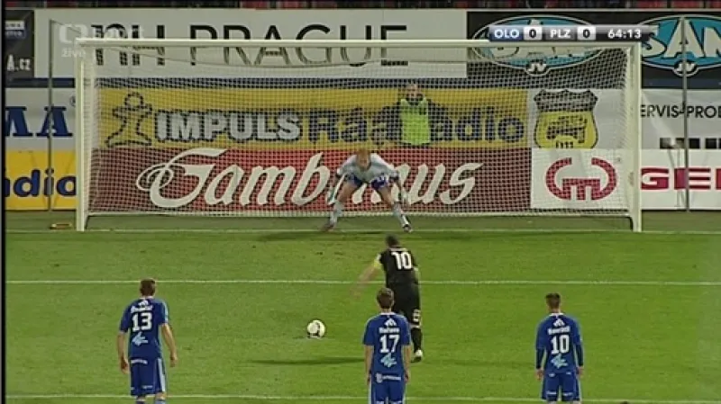 Penaltový zákrok a neproměněný kop Horvátha (65. min.)