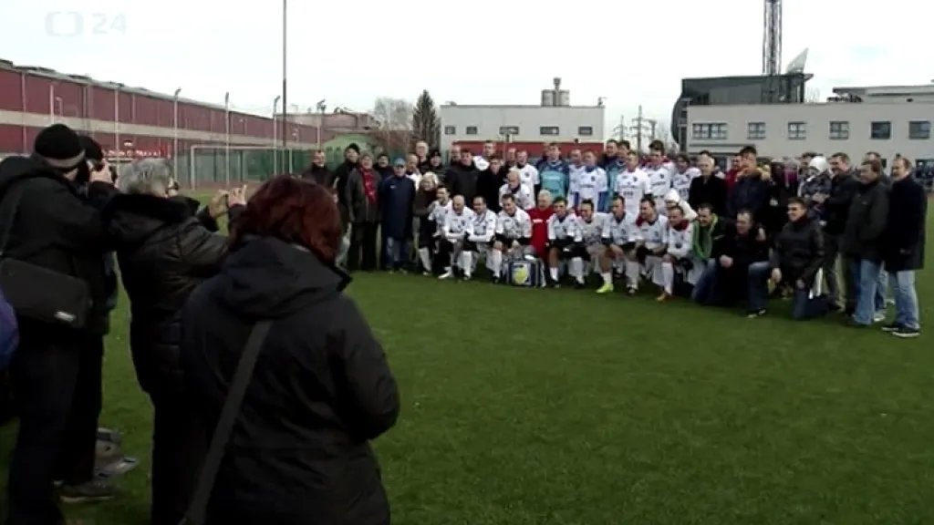 Srníčkovi přáli brzké uzdravení staří parťáci