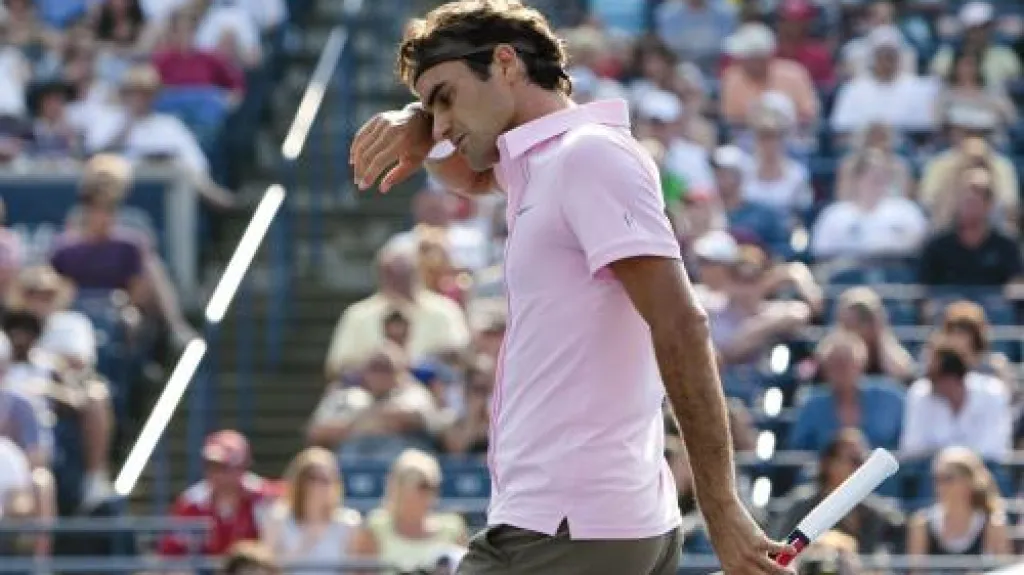 Roger Federer během druhého finálového setu
