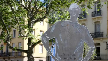 Fotbalové zátiší v parku na náměstí v St. Étienne