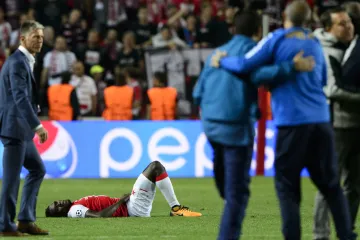 Zklamaní slávisté pozorují radost APOELu