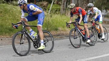Ondřej Cink (uprostřed) mezi Jackem Bauerem a Cameronem Meyerem