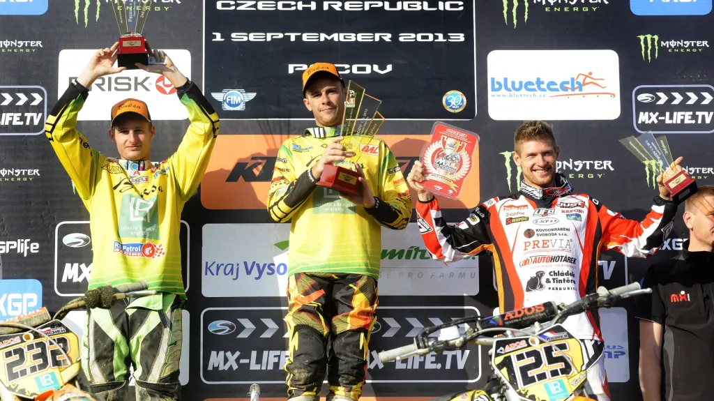 Motokrosař Martin Michek (vlevo)