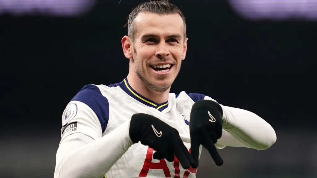 Gareth Bale z Tottenhamu oslavuje gól v Premier League