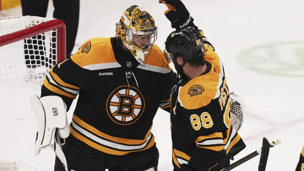 David Pastrňák slaví vítězství Bostonu