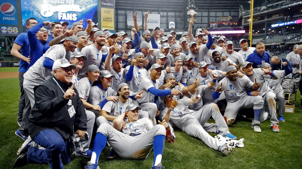 Baseballisté LA Dodgres se radují z postupu do Světové série