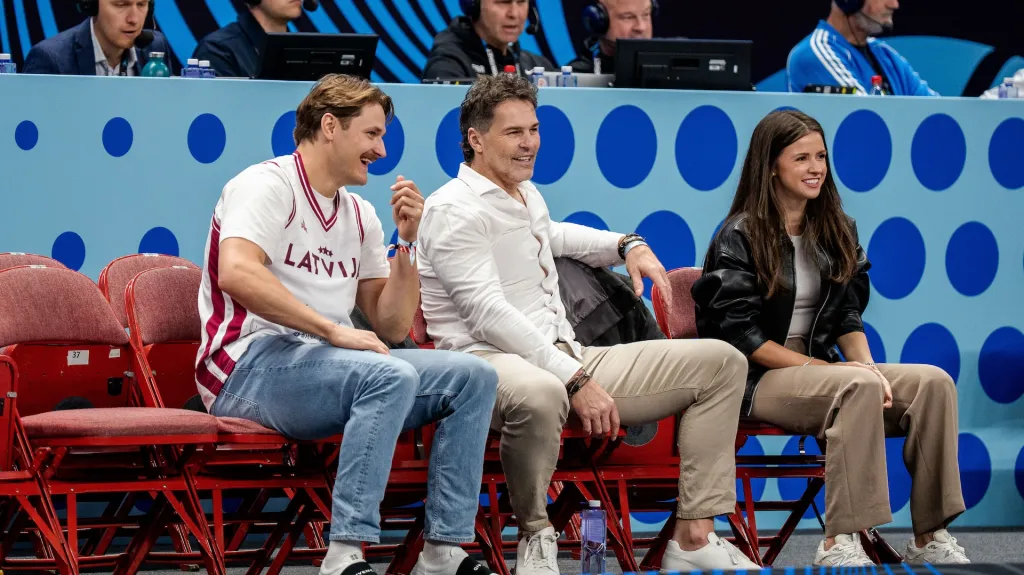 Jaromír Jágr (uprostřed) na EuroBasketu