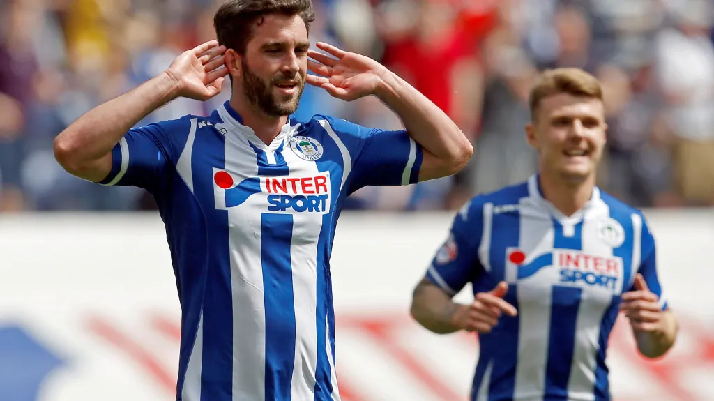 Will Grigg (vlevo) v dresu Wiganu