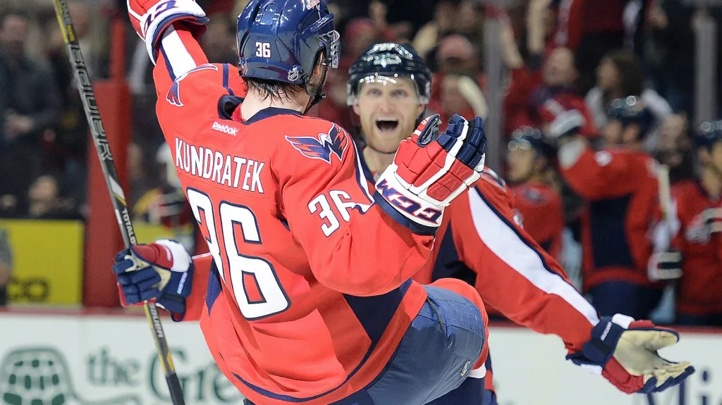 Tomáš Kundrátek slaví gól