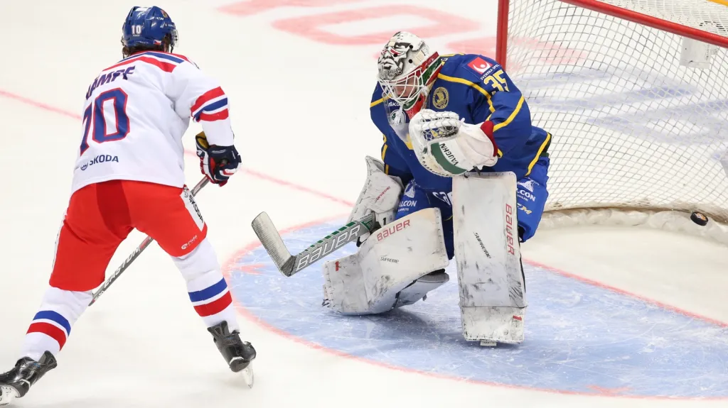 David Kämpf v utkání se Švédskem