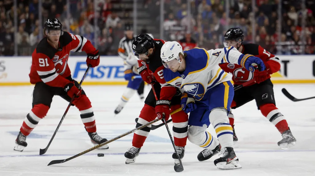 Tomáš Tatar s Bowenem Byramem