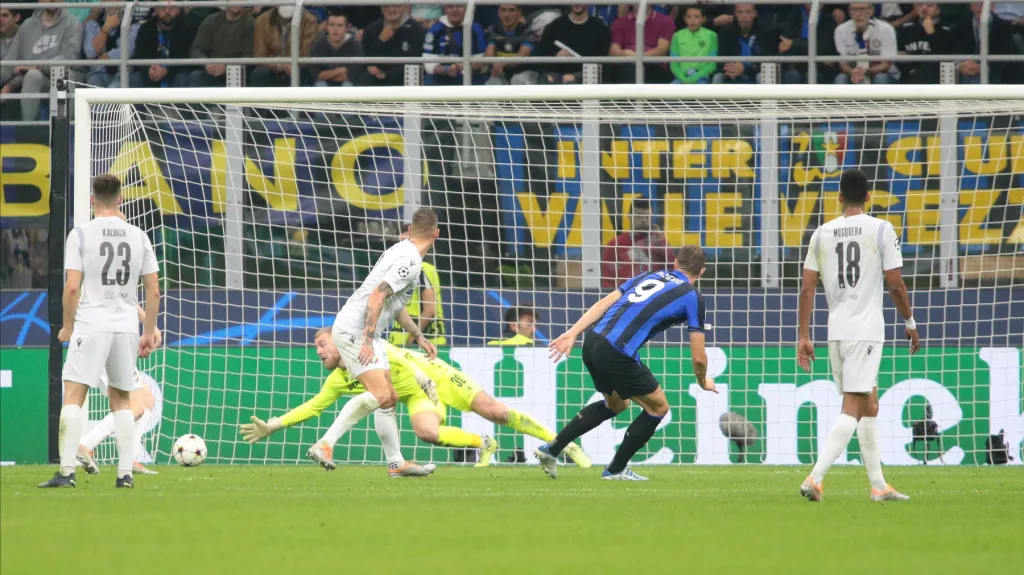 Inter Milán dává Plzni gól