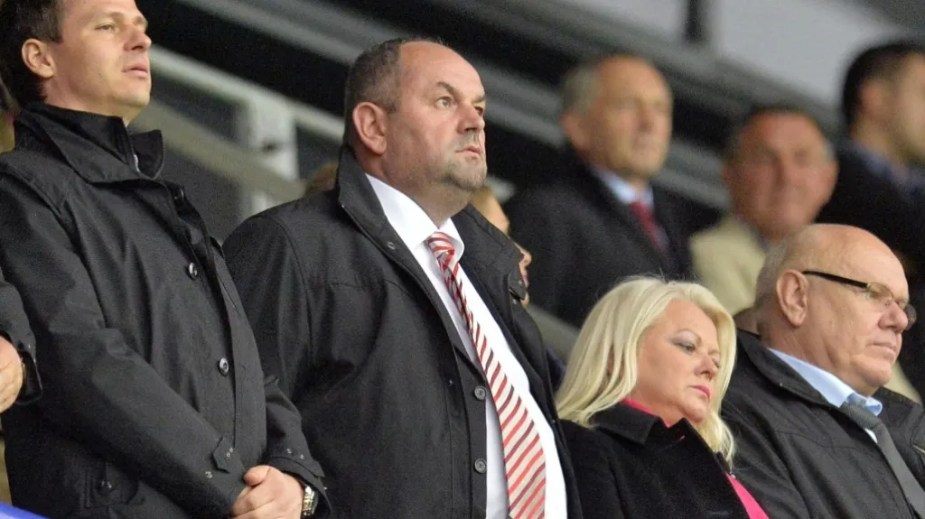 Předseda Fotbalové asociace ČR Miroslav Pelta (druhý zleva)