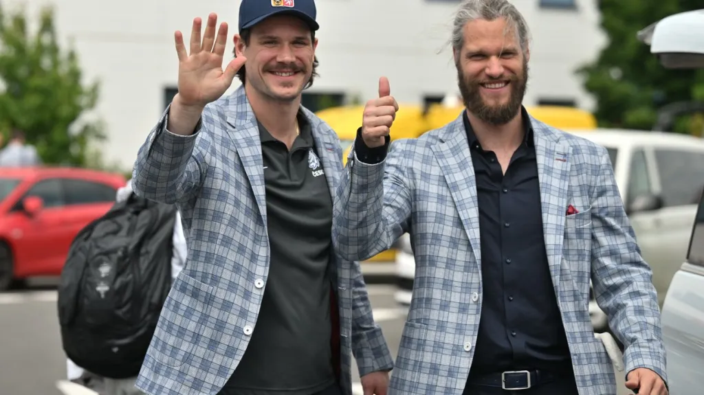 Tomáš Kundrátek a Michal Jordán na pražském letišti