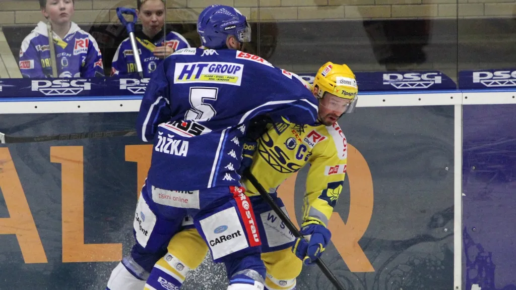 Tomáš Žižka v souboji s Petrem Čajánkem