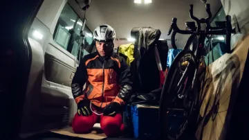 Cyklistický ultramaratonec Svatopluk Božák během závodu Kolem Irska