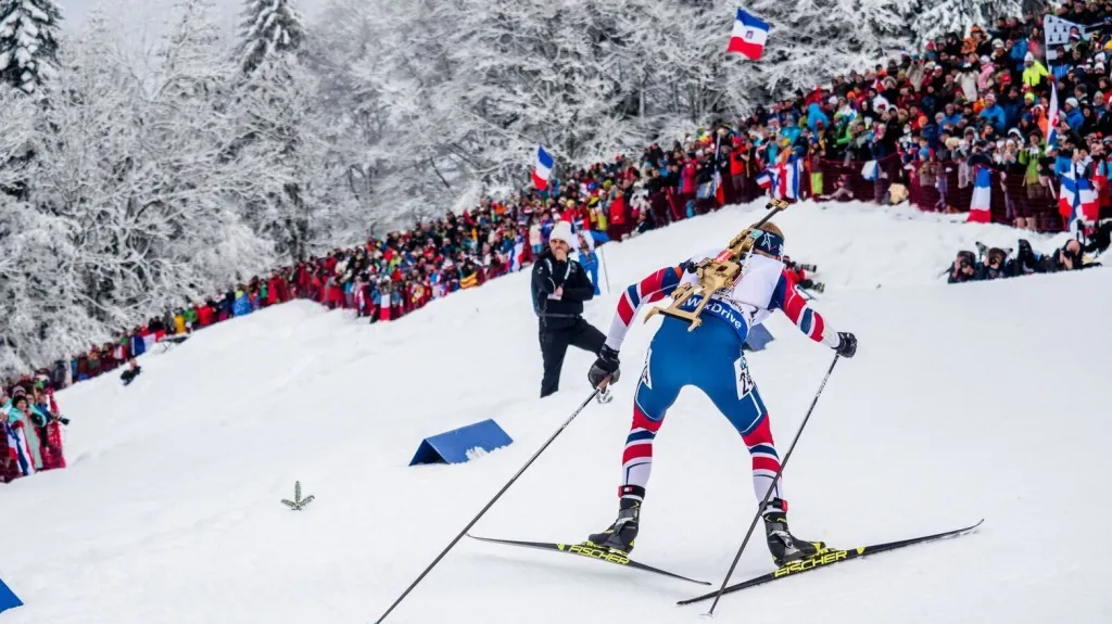 Johannes Thingnes Bö během sprintu v Annecy