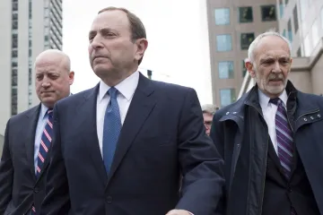 Komisionář NHL Gary Bettman opouští jednání