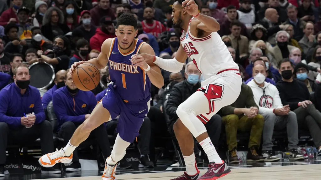 Devin Booker a Troy Brown Jr.