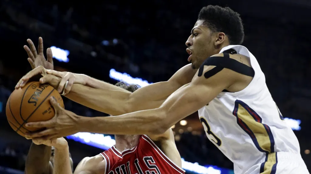 Anthony Davis v zápase s Bulls