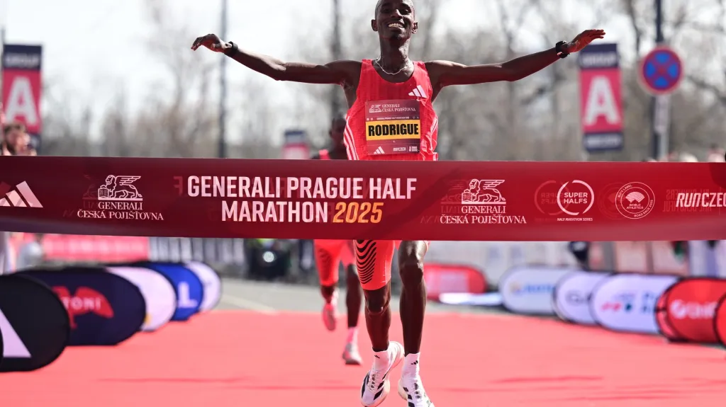 Vítěz pražského půlmaratonu Rodrigue Kwizera