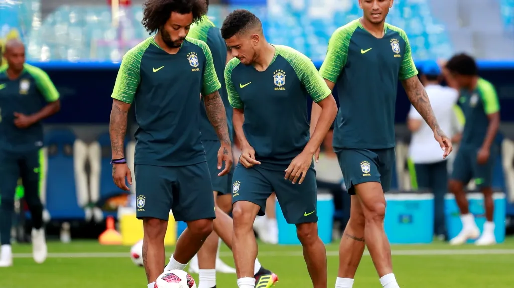 Marcelo (vlevo) na tréninku Brazilců