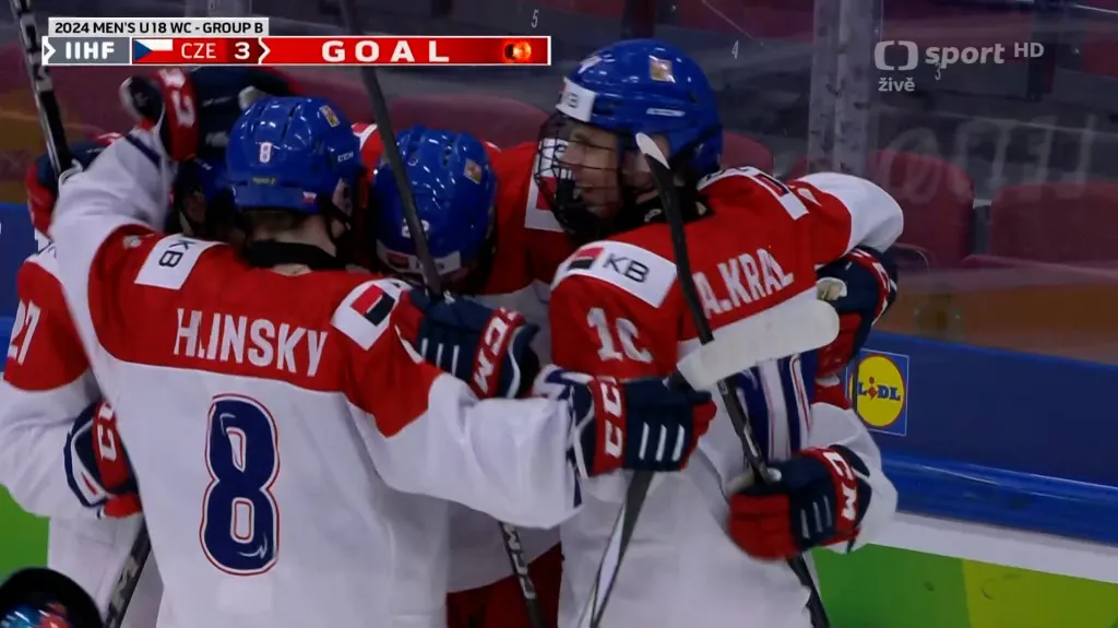 Česká hokejová osmnáctka slaví