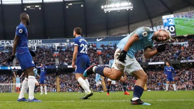Manchester City potupil Chelsea, Agüero se blýskl hattrickem