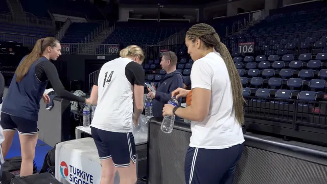 Basketbalistky USK čeká v Istanbulu další bitva na cestě do vyřazovací části Evropské ligy