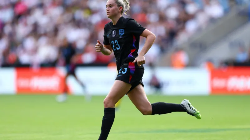 Alessia Russová v dresu Anglie