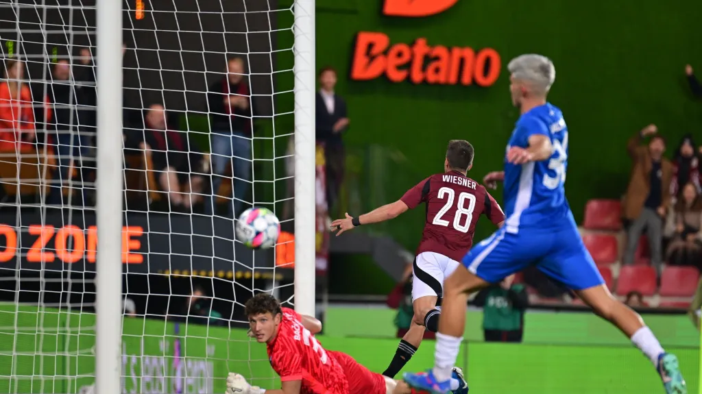 Tomáš Wiesner skóruje do sítě Liberce