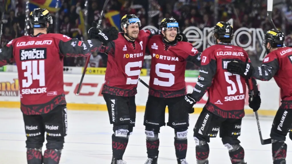 Hokejisté Sparty slaví