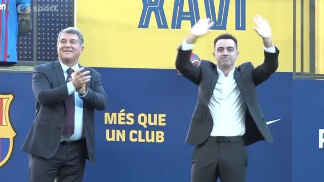 Xavi převzal Barcelonu a už vedl první trénink