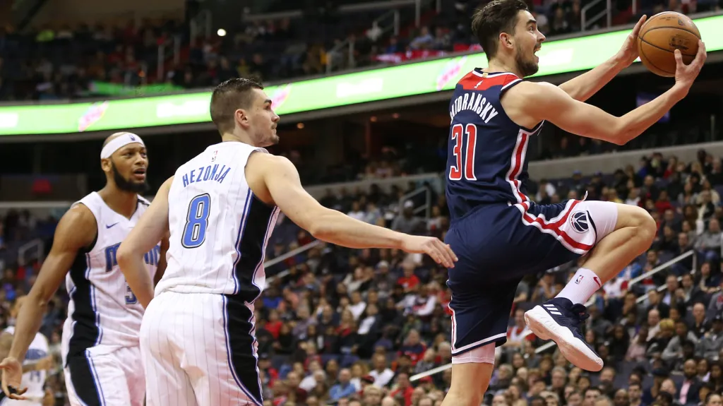 Tomáš Satoranský v utkání s Orlandem