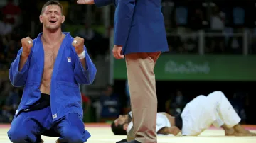 Lukáš Krpálek se raduje ze zisku olympijského zlata