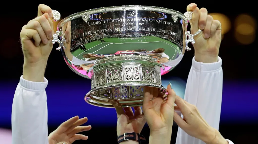 Trofej po vítězky Fed Cupu