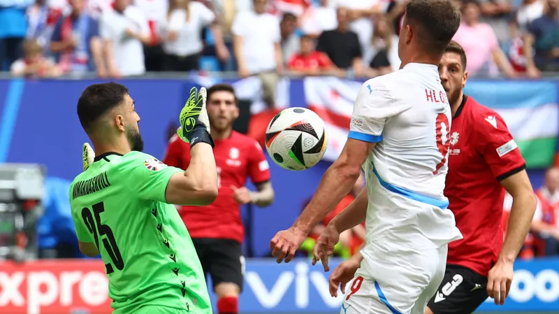 Neuznaný gól v utkání Gruzie – Česko: Hložek – 0:0 (23. min.)