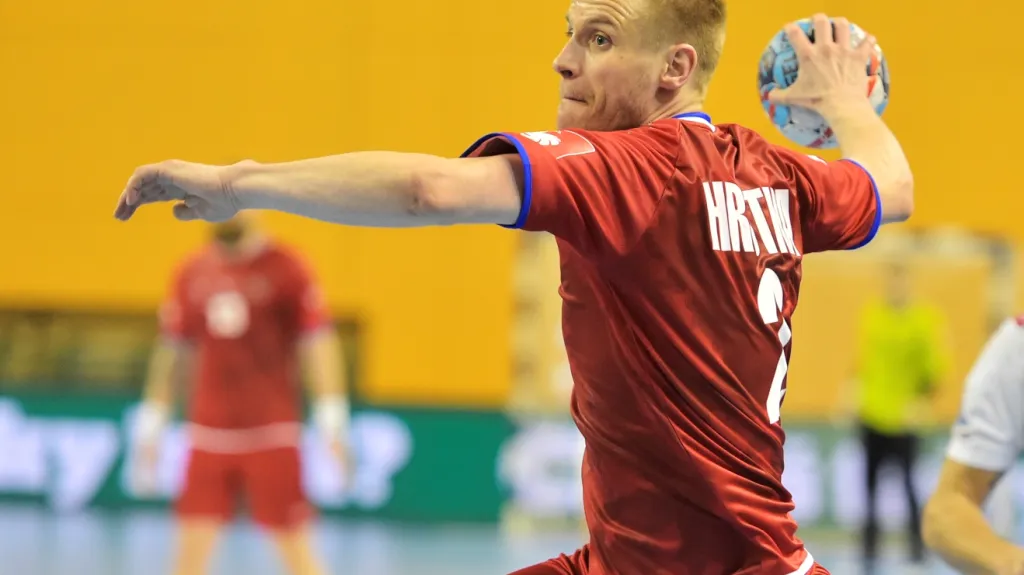 Křídlo házenkářské reprezentace Jakub Hrstka zakončuje