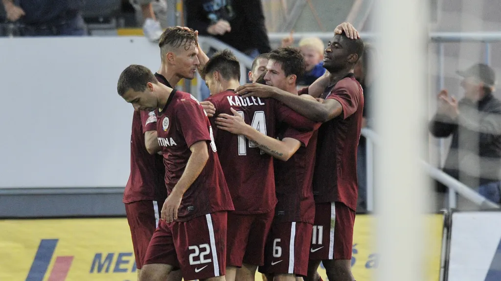 Sparťanští hráči se radují z vítězného Přikrylova gólu