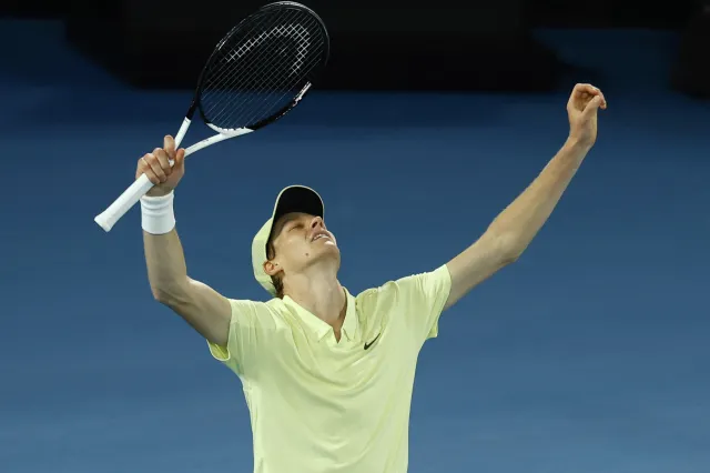 Zverev si na premiérový titul musí ještě počkat. Sinner svoje prvenství v Melbourne obhájil