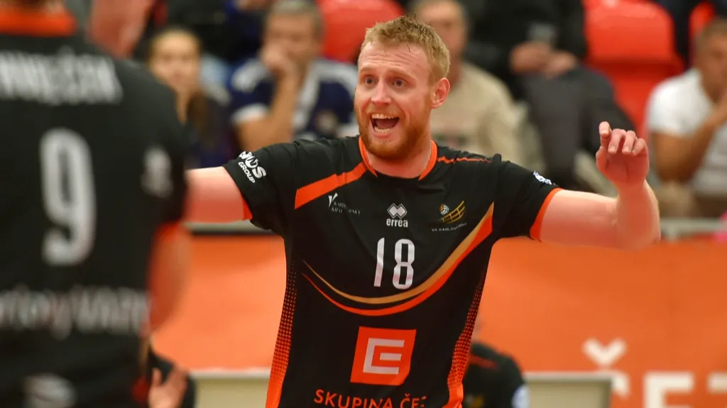 Michal Kriško (vpravo) v dresu Karlovarska