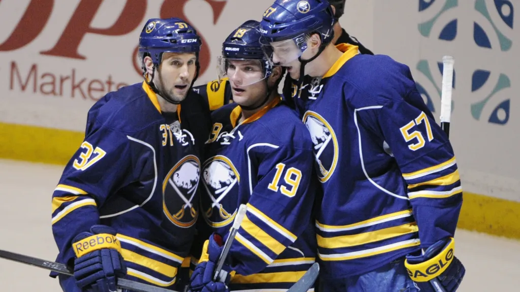 Radující se hokejisté Buffala