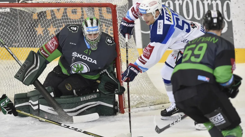 Brankář Pavel Kantor z Mladé Boleslavi v utkání proti Kometě