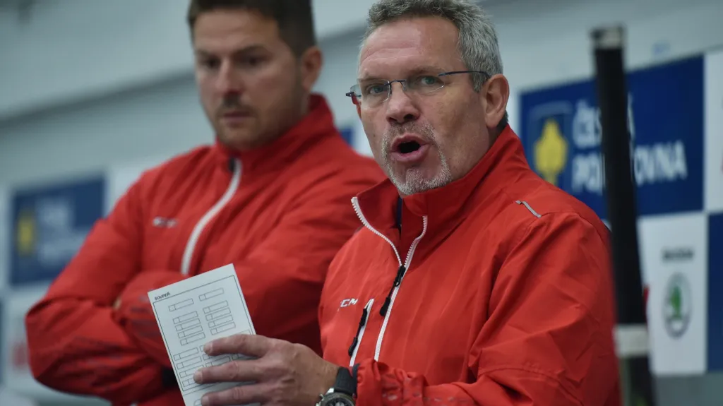 Trenéři Slavie Praha Milan Razým (vpravo) a Jan Srdínko