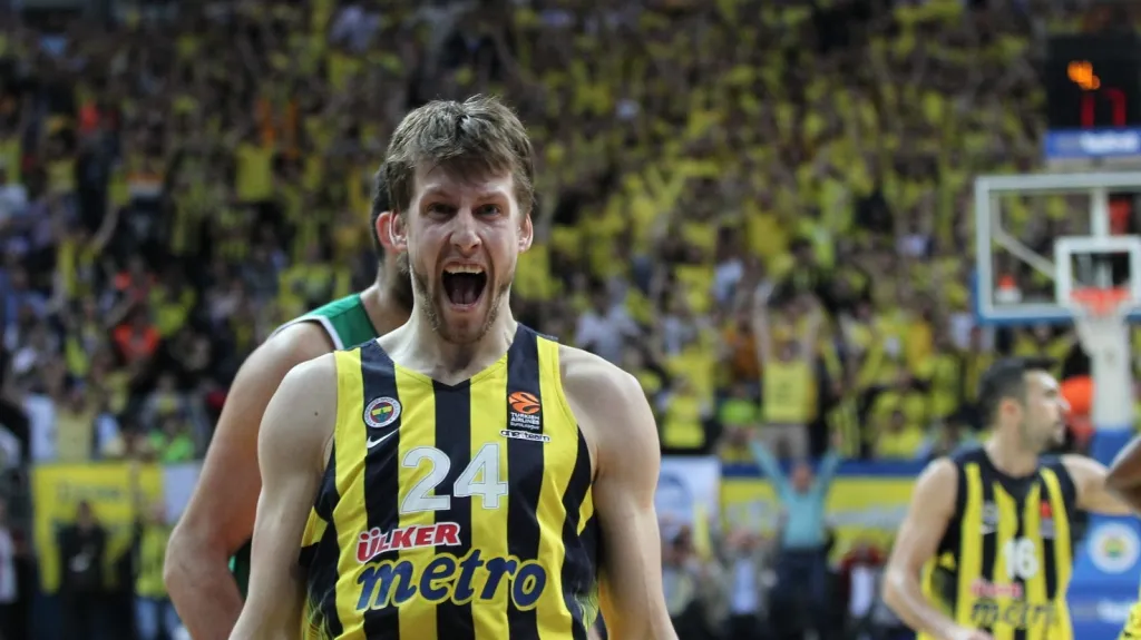 Jan Veselý v dresu Fenerbahce