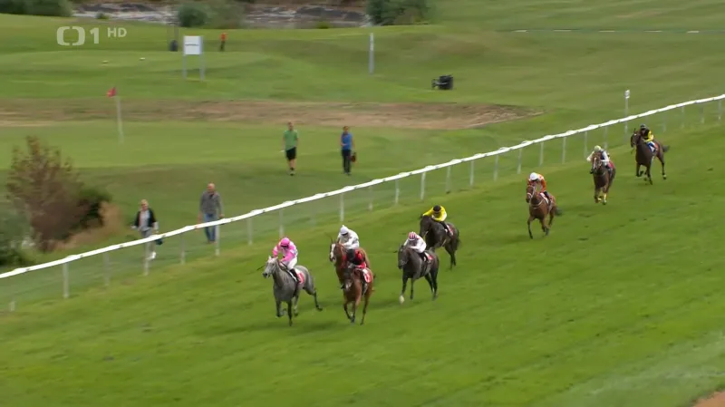 Sainte Victoire si doběhla pro překvapivou výhru v Oaks