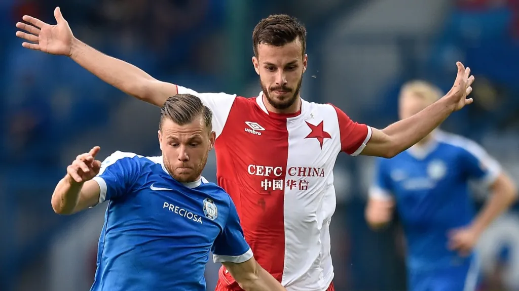 Hromada vymění Slavii za Slovan. Na snímku z předloňské sezony v souboji s Radimem Breitem