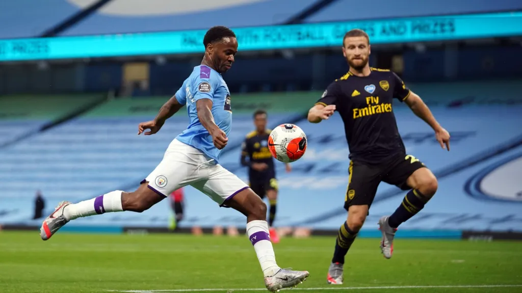 Raheem Sterling skóruje proti Arsenalu