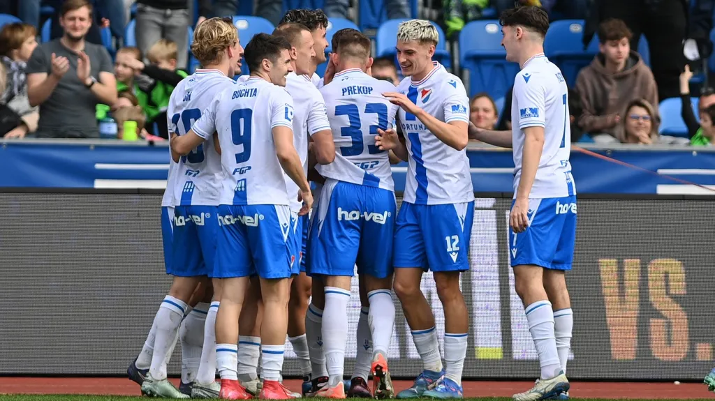 Hráči Baníku Ostrava slaví