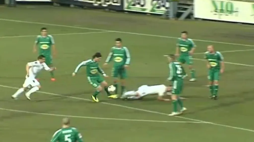 Sporný moment z utkání Gambrinus ligy